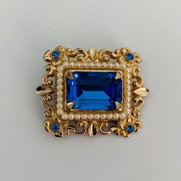 Coro Jewelry - Coro Blue Brooch